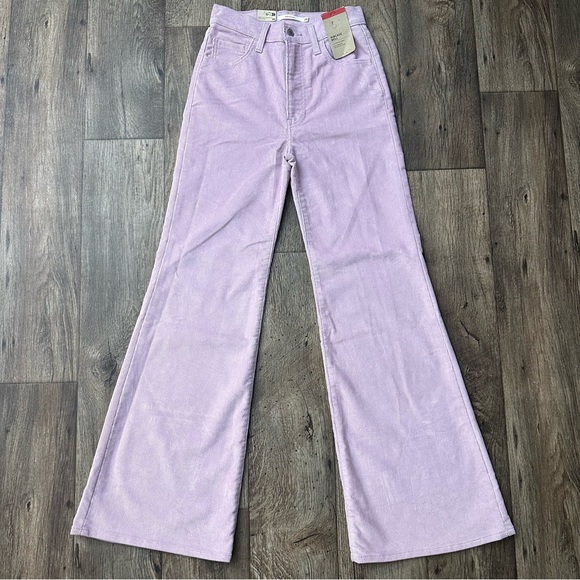 Levi’s Rib cage Bell Super High Rise Lavender Corduroy Jeans Women’s Size 26x32